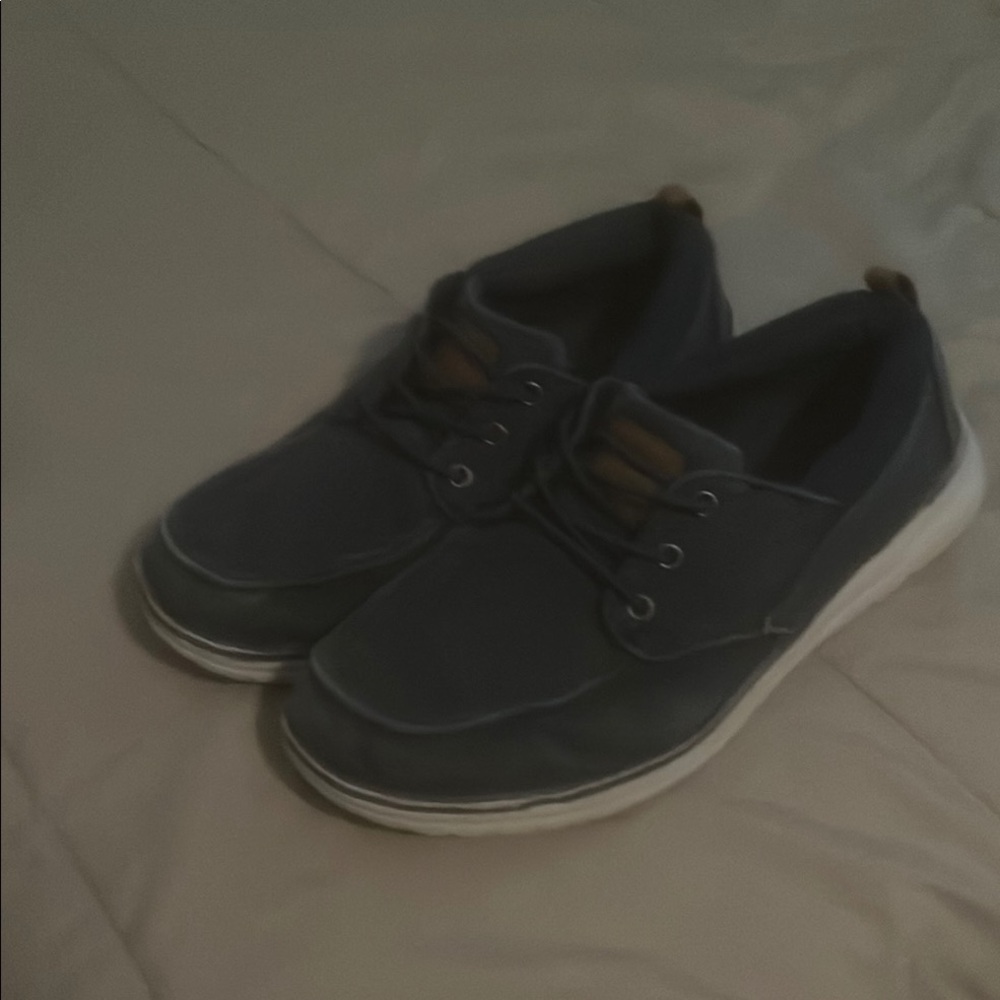 Sonoma Blue Boat Shoes with Classic Canvas Design

Size 8.5 Mens